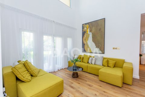 Villa in Palm Jumeirah, Dubai, UAE 4 bedrooms, 470 sq.m. № 713656 - photo 24