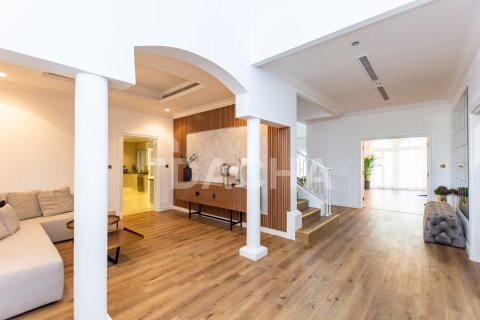 Villa in Palm Jumeirah, Dubai, UAE 4 bedrooms, 470 sq.m. № 713656