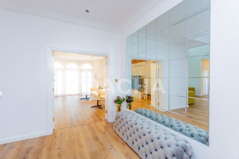 Villa in Palm Jumeirah, Dubai, UAE 4 bedrooms, 470 sq.m. № 713656 - photo 5
