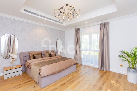 Villa in Palm Jumeirah, Dubai, UAE 4 bedrooms, 470 sq.m. № 713656 - photo 17