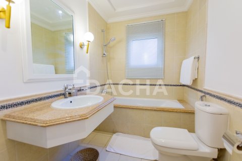 Villa in Palm Jumeirah, Dubai, UAE 4 bedrooms, 470 sq.m. № 713656 - photo 12