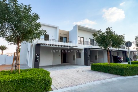 Huvila Dubai South (Dubai World Central), Arabiemiraatit 4 makuuhuonetta, 231.79298500 m2 № 651430 - kuva 2