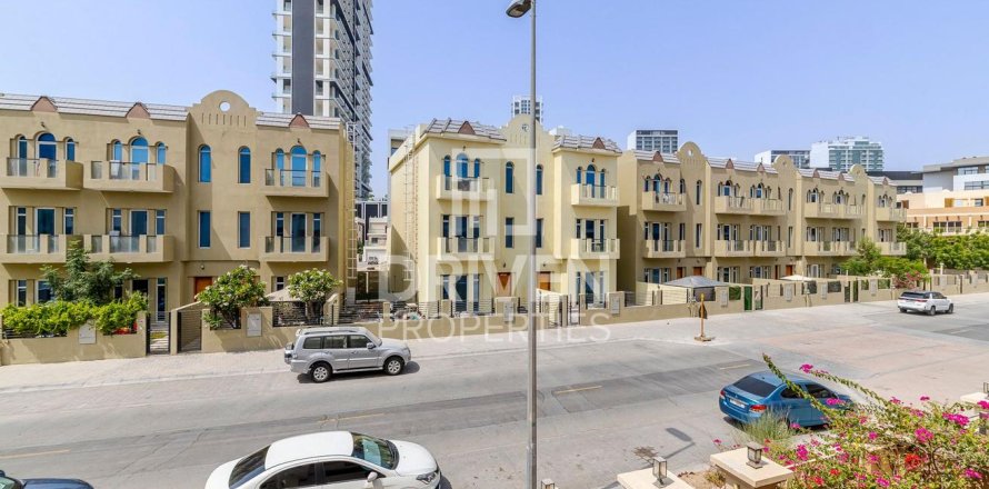 Jumeirah Village Circle、Dubai、UAEにあるタウンハウス 4ベッドルーム、237 m2 No653867