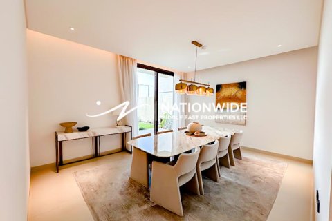 Vila u Abu Dhabi, UAE 4 spavaćih soba, 720 m2 Br. 659776 - fotografija 4