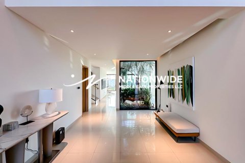Vila u Abu Dhabi, UAE 4 spavaćih soba, 720 m2 Br. 659776 - fotografija 2