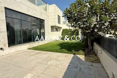 Vila u gradu Al Furjan, Dubai, UAE 4 spavaće sobe, 611.3 m2 Br. 670592 - Slika 10