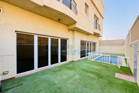Vilë në Jumeirah, Dubai, Emiratet e Bashkuara Arabe 5 dhoma gjumi, 418.1 m2. № 636735 - Foto 3
