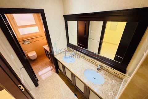 Vilë në Jumeirah, Dubai, Emiratet e Bashkuara Arabe 5 dhoma gjumi, 418.1 m2. № 636735 - Foto 17