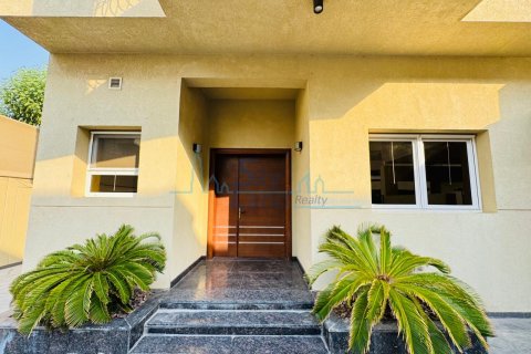Vilë në Jumeirah, Dubai, Emiratet e Bashkuara Arabe 5 dhoma gjumi, 418.1 m2. № 636735 - Foto 4
