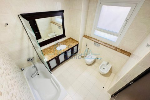 Vilë në Jumeirah, Dubai, Emiratet e Bashkuara Arabe 5 dhoma gjumi, 418.1 m2. № 636735 - Foto 12