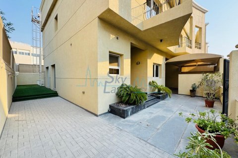 Vilë në Jumeirah, Dubai, Emiratet e Bashkuara Arabe 5 dhoma gjumi, 418.1 m2. № 636735 - Foto 1
