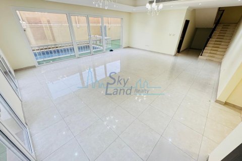 Vilë në Jumeirah, Dubai, Emiratet e Bashkuara Arabe 5 dhoma gjumi, 418.1 m2. № 636735 - Foto 15