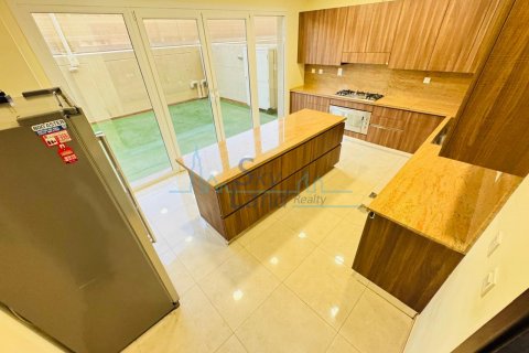Vilë në Jumeirah, Dubai, Emiratet e Bashkuara Arabe 5 dhoma gjumi, 418.1 m2. № 636735 - Foto 6