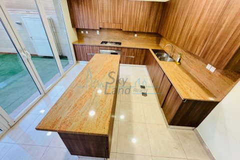 Vilë në Jumeirah, Dubai, Emiratet e Bashkuara Arabe 5 dhoma gjumi, 418.1 m2. № 636735 - Foto 7