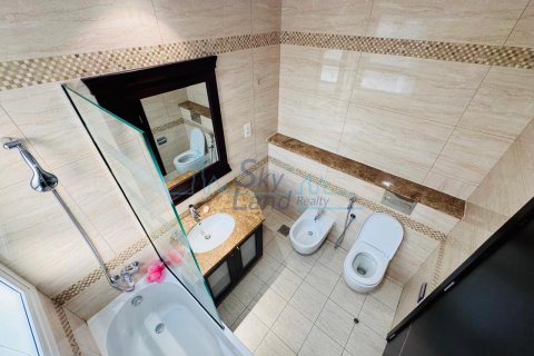 Vilë në Jumeirah, Dubai, Emiratet e Bashkuara Arabe 5 dhoma gjumi, 418.1 m2. № 636735 - Foto 20