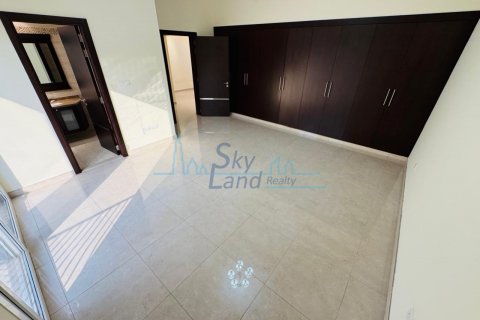 Vilë në Jumeirah, Dubai, Emiratet e Bashkuara Arabe 5 dhoma gjumi, 418.1 m2. № 636735 - Foto 25