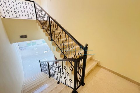 Vilë në Jumeirah, Dubai, Emiratet e Bashkuara Arabe 5 dhoma gjumi, 418.1 m2. № 636735 - Foto 9