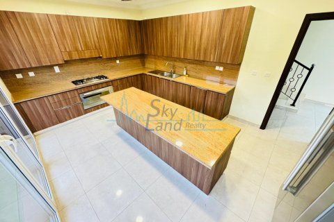 Vilë në Jumeirah, Dubai, Emiratet e Bashkuara Arabe 5 dhoma gjumi, 418.1 m2. № 636735 - Foto 8