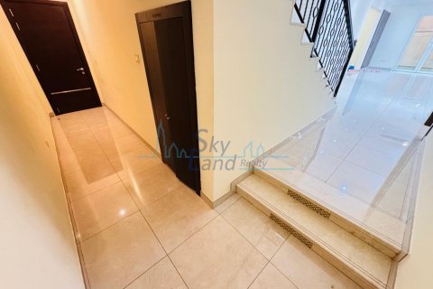 Vilë në Jumeirah, Dubai, Emiratet e Bashkuara Arabe 5 dhoma gjumi, 418.1 m2. № 636735 - Foto 13