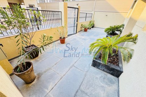 Vilë në Jumeirah, Dubai, Emiratet e Bashkuara Arabe 5 dhoma gjumi, 418.1 m2. № 636735 - Foto 24