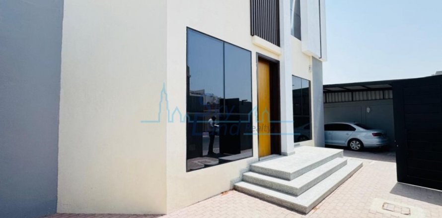 Vilë në Jumeirah, Dubai, Emiratet e Bashkuara Arabe 4 dhoma gjumi, 278.7 m2. № 636733
