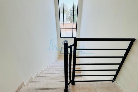 Vilë në Jumeirah, Dubai, Emiratet e Bashkuara Arabe 4 dhoma gjumi, 278.7 m2. № 636733 - Foto 17