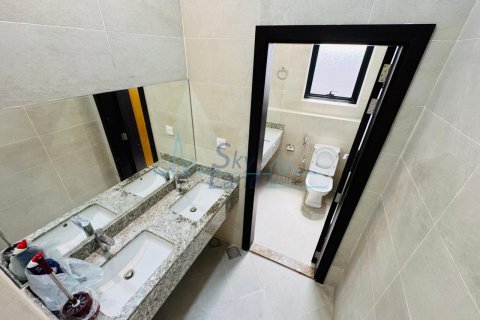 Vilë në Jumeirah, Dubai, Emiratet e Bashkuara Arabe 4 dhoma gjumi, 278.7 m2. № 636733 - Foto 10