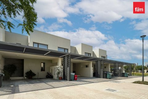 Villa asukohaga Dubai, AÜE: 3 magamistoaga, 138.6 m² Nr 711381