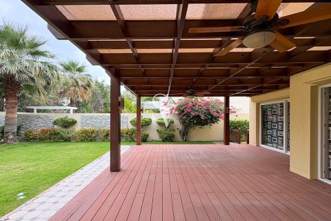 Üürile anda villa asukohaga Meadows, Dubai, AÜE: 5 magamistoaga, 549 m² Nr 699645 - pilt 2