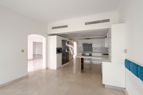 Üürile anda villa asukohaga Meadows, Dubai, AÜE: 5 magamistoaga, 549 m² Nr 699645 - pilt 8