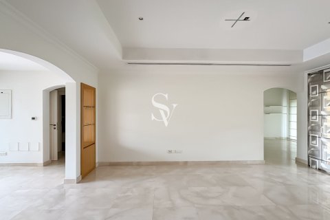 Üürile anda villa asukohaga Meadows, Dubai, AÜE: 5 magamistoaga, 549 m² Nr 699645 - pilt 12