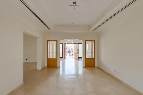 Üürile anda villa asukohaga Meadows, Dubai, AÜE: 5 magamistoaga, 549 m² Nr 699645 - pilt 9