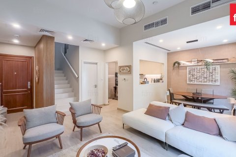 Shtëpi në qytet në Dubai, Emiratet e Bashkuara Arabe 2 dhoma gjumi, 164.8 m2. № 687373 - Foto 2