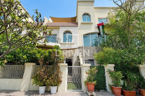 Maison de ville à louer à Jumeirah Village Circle, Dubai, EAU 4 chambres, 156.26 m2 № 754194 - photo 1