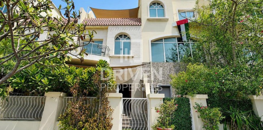 Maison de ville à Jumeirah Village Circle, Dubai, EAU: 4 chambres, 156.26 m2 № 754194