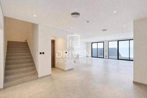 Таунхаус в Dubai Land, Дубай, ОАЭ 3 спальни, 232.63м2 № 754191