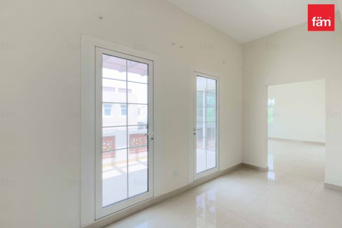 Vilë në Dubai, Emiratet e Bashkuara Arabe 3 dhoma gjumi, 569.8 m2. № 631949 - Foto 12