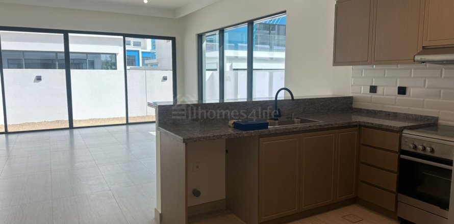Townhouse i Damac Lagoons, Dubai, UAE 5 soveværelser, 220 kvm № 713685