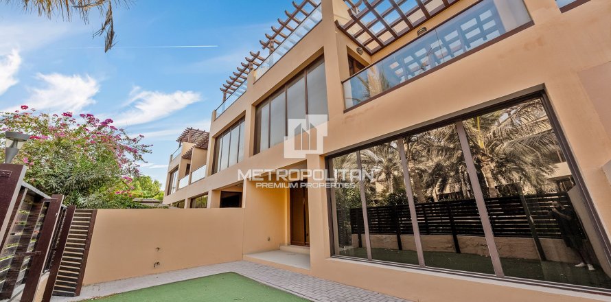 خانه شهری در Jumeirah Islands، Dubai ، امارات متحده عربی 4 خوابه ، 337 متر مربع.  شماره 663970