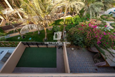 טאונהאוס למכירה ב Jumeirah Islands, Dubai, איחוד האמירויות 4 חדרי שינה, 337 מ"ר, מספר 663970 - תמונה 25