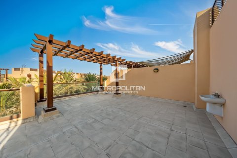 טאונהאוס למכירה ב Jumeirah Islands, Dubai, איחוד האמירויות 4 חדרי שינה, 337 מ"ר, מספר 663970 - תמונה 23