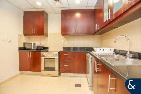 דירה להשכרה ב Jumeirah Beach Residence, Dubai, איחוד האמירויות 2 חדרי שינה, 119 מ"ר, מספר 668022 - תמונה 7