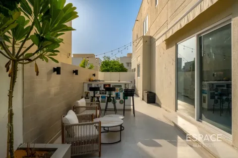 Vila di Meadows, Dubai, UAE 5 bilik tidur, 416 meter persegi № 737818 - foto 20