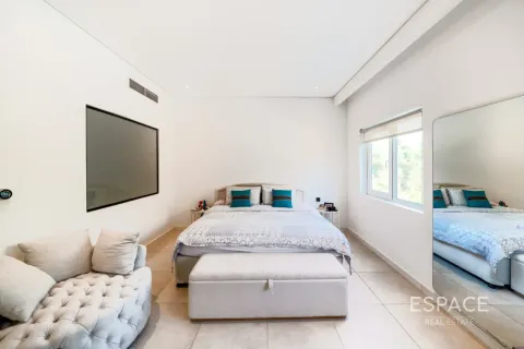 Vila di Meadows, Dubai, UAE 5 bilik tidur, 416 meter persegi № 737818 - foto 11