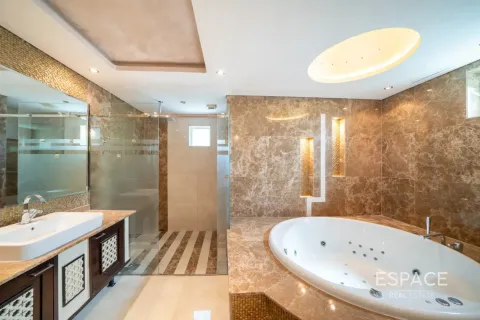 Villa in Jumeirah Islands, Dubai, UAE 5 bedrooms, 520 sq.m. № 737805 - photo 11