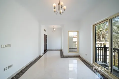 Villa in Jumeirah Islands, Dubai, UAE 5 bedrooms, 520 sq.m. № 737805 - photo 14