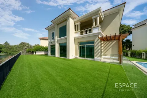 Villa in Jumeirah Islands, Dubai, UAE 5 bedrooms, 520 sq.m. № 737805 - photo 3