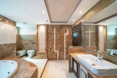 Villa in Jumeirah Islands, Dubai, UAE 5 bedrooms, 520 sq.m. № 737805 - photo 10