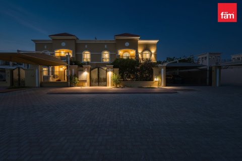 Vila v Al Barsha, Dubai, SAE 5 ložnice, 1393.5 m² Č.: 699748 - fotografie 2
