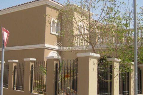 Jumeirah Village Circle, Dubai, UAE의 임대용 타운하우스 침실 3개, 317제곱미터 번호 723161 - 사진 2